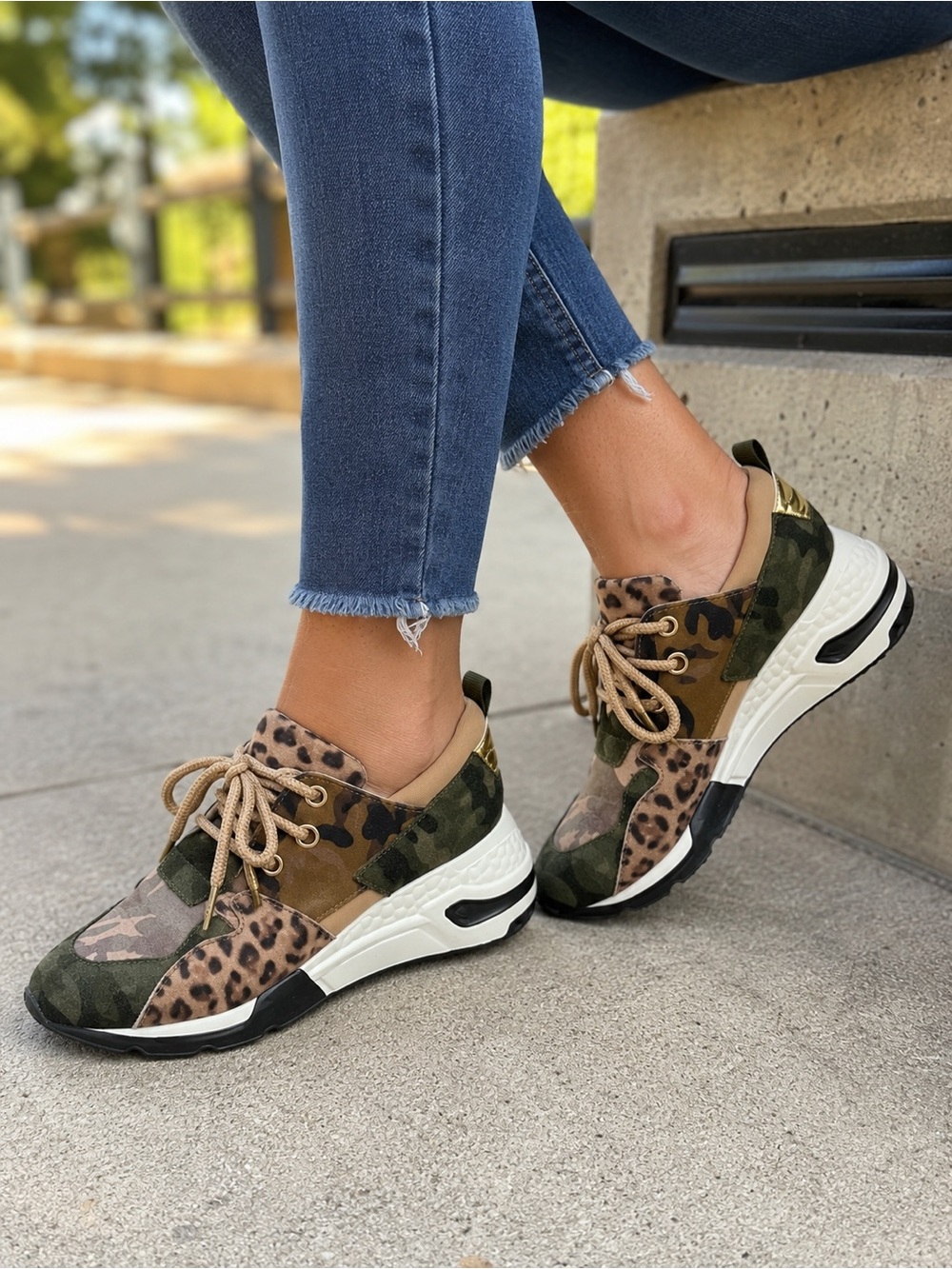 Steve Madden Cliff Sneakers Women 7 Camo Leopard Platform Lace Up Chunky Shoes